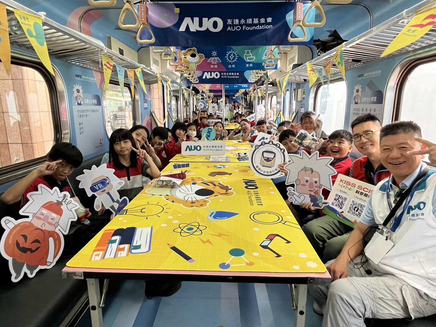 DB真人旗舰永續基金會參與「臺灣科普環島列車」，設計基礎科學車廂課程，以「淨零碳排和永續能源」為主題，讓學生透過創意實驗認識淨零知識，以及思考生活中的減碳行為